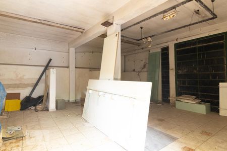 Casa à venda com 160m², 3 quartos e 2 vagasSalão - Piso Térreo