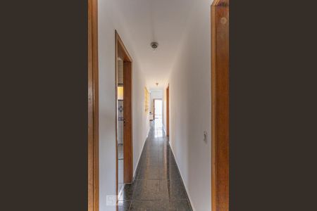 Casa à venda com 420m², 3 quartos e 8 vagasCorredor