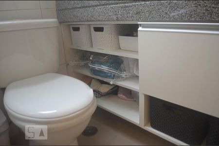 Banheiro de apartamento para alugar com 1 quarto, 50m² em Jardim Londrina, São Paulo
