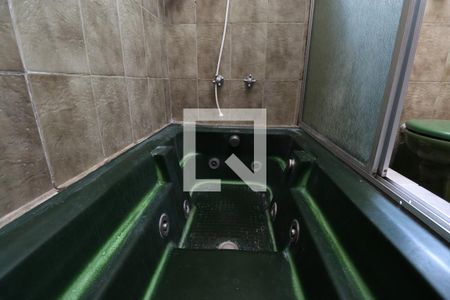 Casa para alugar com 138m², 2 quartos e 2 vagasBanheira