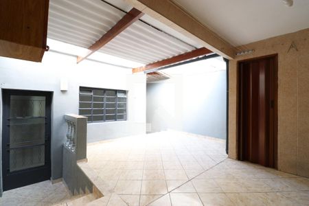 Casa para alugar com 138m², 2 quartos e 2 vagasQuintal