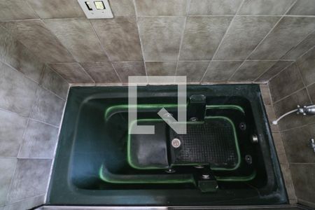 Casa para alugar com 138m², 2 quartos e 2 vagasBanheira