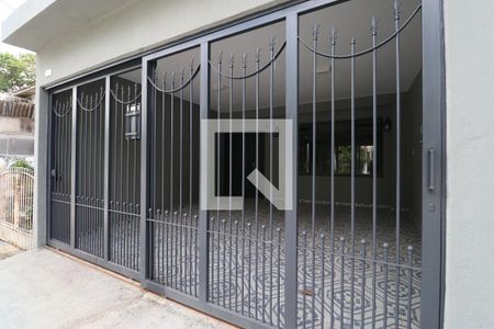 Casa para alugar com 138m², 2 quartos e 2 vagasFachada