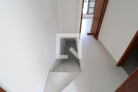 Casa para alugar com 138m², 2 quartos e 2 vagasEscada