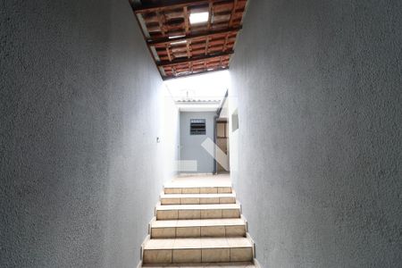 Casa para alugar com 138m², 2 quartos e 2 vagasEscada