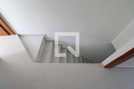 Casa para alugar com 138m², 2 quartos e 2 vagasEscada