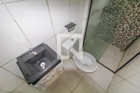 Banheiro de casa para alugar com 1 quarto, 38m² em Vila Buenos Aires, São Paulo