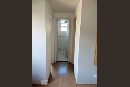 Corredor de apartamento para alugar com 2 quartos, 45m² em Capão Raso, Curitiba