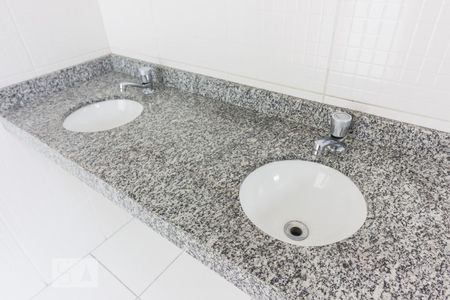 Casa à venda com 180m², 3 quartos e 4 vagasBanheiro Suite 3