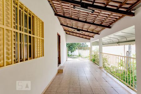 Garagem de casa para alugar com 4 quartos, 168m² em Setor Leste Universitário, Goiânia