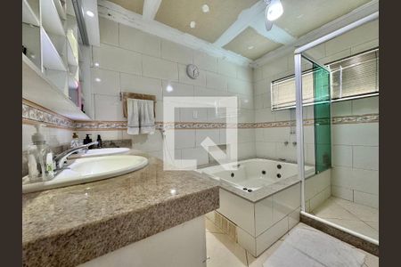 Casa de condomínio à venda com 296m², 4 quartos e 3 vagas Casa de condomínio à venda com 296m², 4 quartos e 3 vagasSuíte 1 Master - Banheiro