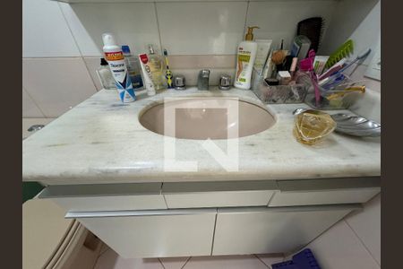 Casa de condomínio à venda com 296m², 4 quartos e 3 vagas Casa de condomínio à venda com 296m², 4 quartos e 3 vagasSuíte 3 - Banheiro