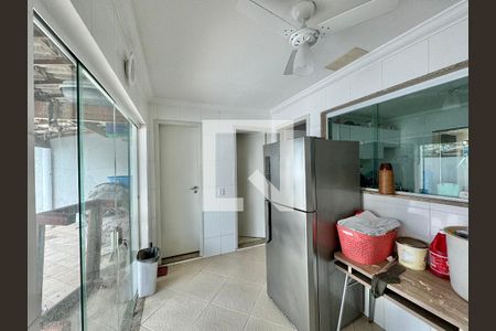 Casa de condomínio à venda com 296m², 4 quartos e 3 vagas Casa de condomínio à venda com 296m², 4 quartos e 3 vagasÁrea de Serviço