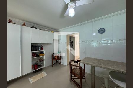 Casa de condomínio à venda com 296m², 4 quartos e 3 vagas Casa de condomínio à venda com 296m², 4 quartos e 3 vagasCozinha