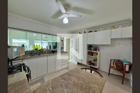 Casa de condomínio à venda com 296m², 4 quartos e 3 vagas Casa de condomínio à venda com 296m², 4 quartos e 3 vagasCozinha