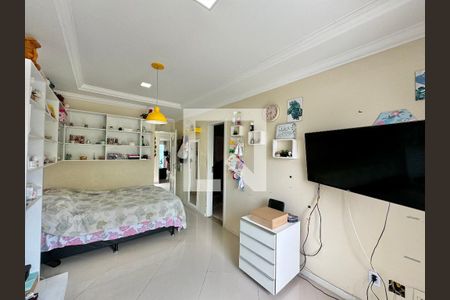 Casa de condomínio à venda com 296m², 4 quartos e 3 vagas Casa de condomínio à venda com 296m², 4 quartos e 3 vagasSuíte 3