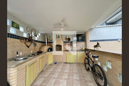 Casa de condomínio à venda com 296m², 4 quartos e 3 vagas Casa de condomínio à venda com 296m², 4 quartos e 3 vagasÁrea externa