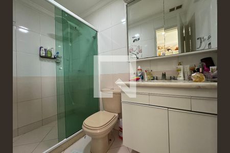 Casa de condomínio à venda com 296m², 4 quartos e 3 vagas Casa de condomínio à venda com 296m², 4 quartos e 3 vagasSuíte 3 - Banheiro