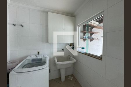 Casa de condomínio à venda com 296m², 4 quartos e 3 vagas Casa de condomínio à venda com 296m², 4 quartos e 3 vagasÁrea de Serviço