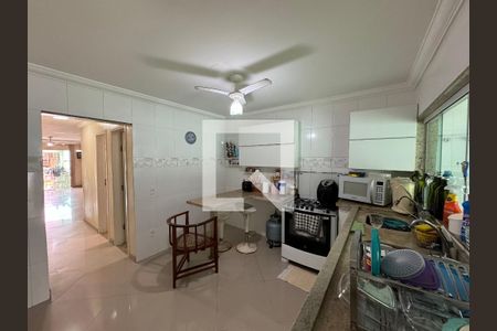 Casa de condomínio à venda com 296m², 4 quartos e 3 vagas Casa de condomínio à venda com 296m², 4 quartos e 3 vagasCozinha