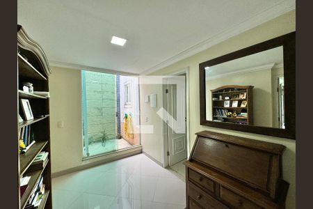 Casa de condomínio à venda com 296m², 4 quartos e 3 vagas Casa de condomínio à venda com 296m², 4 quartos e 3 vagasHall Íntimo