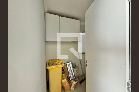 Casa de condomínio à venda com 296m², 4 quartos e 3 vagas Casa de condomínio à venda com 296m², 4 quartos e 3 vagasÁrea de Serviço