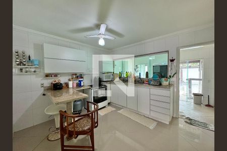 Casa de condomínio à venda com 296m², 4 quartos e 3 vagas Casa de condomínio à venda com 296m², 4 quartos e 3 vagasCozinha