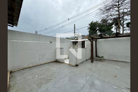 Casa de condomínio à venda com 296m², 4 quartos e 3 vagas Casa de condomínio à venda com 296m², 4 quartos e 3 vagasÁrea externa