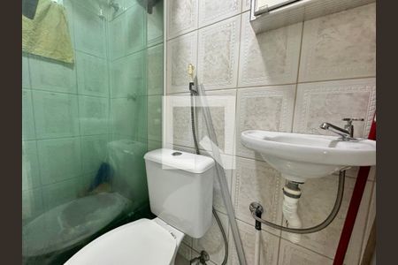 Casa de condomínio à venda com 296m², 4 quartos e 3 vagas Casa de condomínio à venda com 296m², 4 quartos e 3 vagasÁrea de Serviço - Banheiro