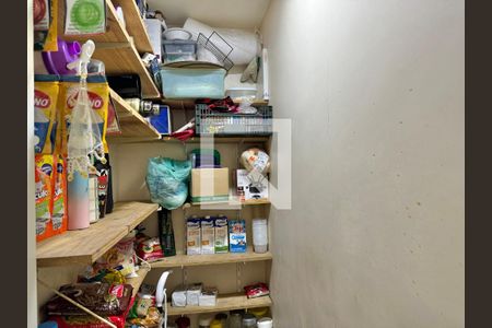 Casa de condomínio à venda com 296m², 4 quartos e 3 vagas Casa de condomínio à venda com 296m², 4 quartos e 3 vagasCozinha - Despensa