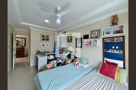 Casa de condomínio à venda com 296m², 4 quartos e 3 vagas Casa de condomínio à venda com 296m², 4 quartos e 3 vagasSuíte 4