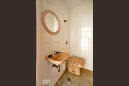 Casa à venda com 250m², 3 quartos e 2 vagasBanheiro de Serviço