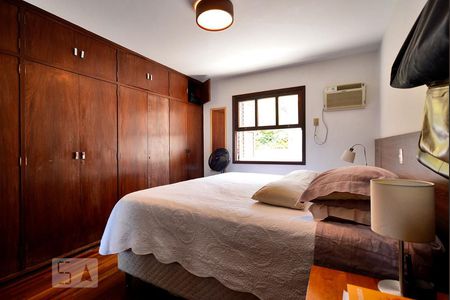 Casa à venda com 250m², 3 quartos e 2 vagasQuarto Suíte