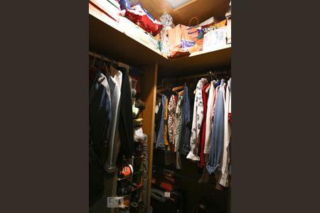 Apartamento à venda com 104m², 3 quartos e 2 vagas Apartamento à venda com 104m², 3 quartos e 2 vagasCloset da suíte