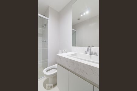 Banheiro de apartamento para alugar com 2 quartos, 76m² em Vila Anastácio, São Paulo