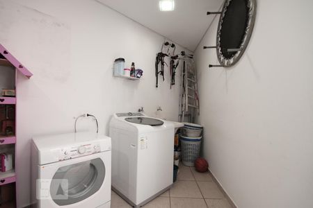 Casa à venda com 160m², 3 quartos e 2 vagasÁrea de serviço
