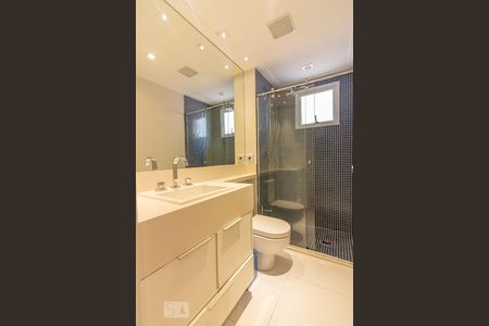 Apartamento à venda com 100m², 3 quartos e 2 vagas Apartamento à venda com 100m², 3 quartos e 2 vagasBanheiro