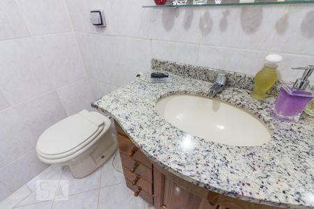 Casa à venda com 140m², 3 quartos e 4 vagasBanheiro