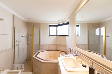 Apartamento para alugar com 278m², 3 quartos e 4 vagas Apartamento para alugar com 278m², 3 quartos e 4 vagasBanheiro da suíte 1