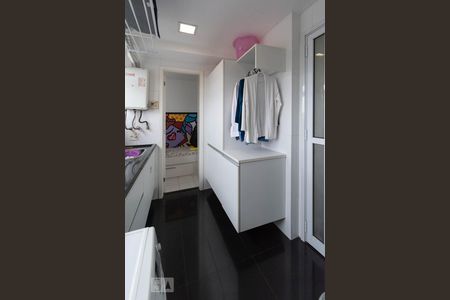 Apartamento à venda com 140m², 3 quartos e 2 vagas Apartamento à venda com 140m², 3 quartos e 2 vagasÁrea de Serviço