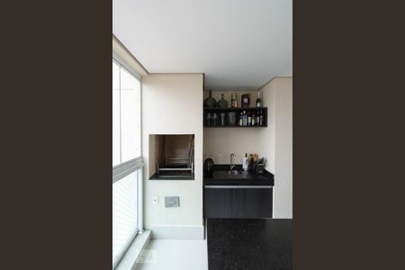 Apartamento à venda com 140m², 3 quartos e 2 vagas Apartamento à venda com 140m², 3 quartos e 2 vagasVaranda