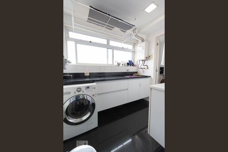 Apartamento à venda com 140m², 3 quartos e 2 vagas Apartamento à venda com 140m², 3 quartos e 2 vagasÁrea de Serviço