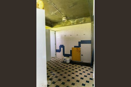 Casa à venda com 540m², 4 quartos e 6 vagas Casa à venda com 540m², 4 quartos e 6 vagasBanheiro da Piscina