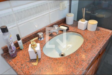 Apartamento à venda com 142m², 3 quartos e 1 vaga Apartamento à venda com 142m², 3 quartos e 1 vagaBanheiro da Suíte