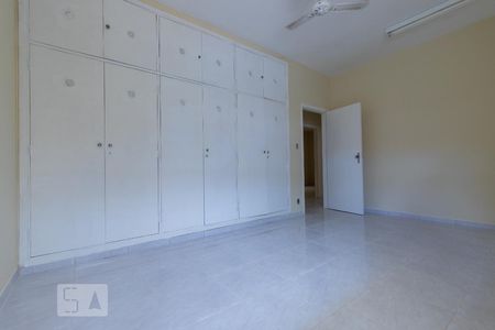 Casa à venda com 400m², 3 quartos e 5 vagas Casa à venda com 400m², 3 quartos e 5 vagasQuarto 3