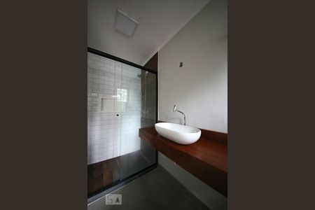 Casa à venda com 500m², 5 quartos e 4 vagasSuíte 1 - Banheiro 