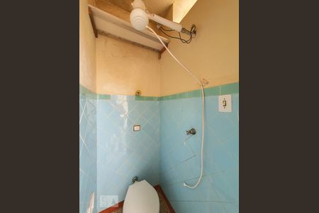 Banheiro de serviço  de casa para alugar com 2 quartos, 90m² em Vila Moinho Velho, São Paulo