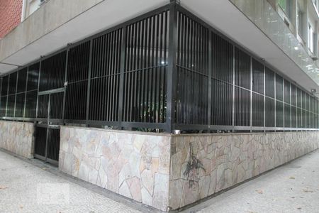 Apartamento à venda com 90m², 3 quartos e 1 vaga Apartamento à venda com 90m², 3 quartos e 1 vagaFachada e portaria