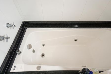 Apartamento à venda com 147m², 3 quartos e 3 vagasDetalhe banheiro suíte 01