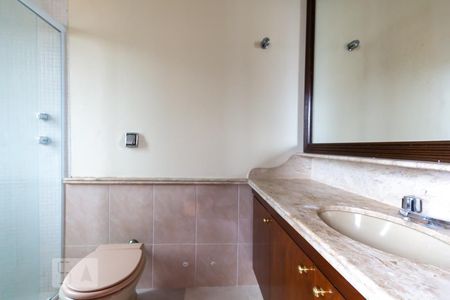 Apartamento à venda com 240m², 4 quartos e 2 vagas Apartamento à venda com 240m², 4 quartos e 2 vagasBanheiro da suíte 4